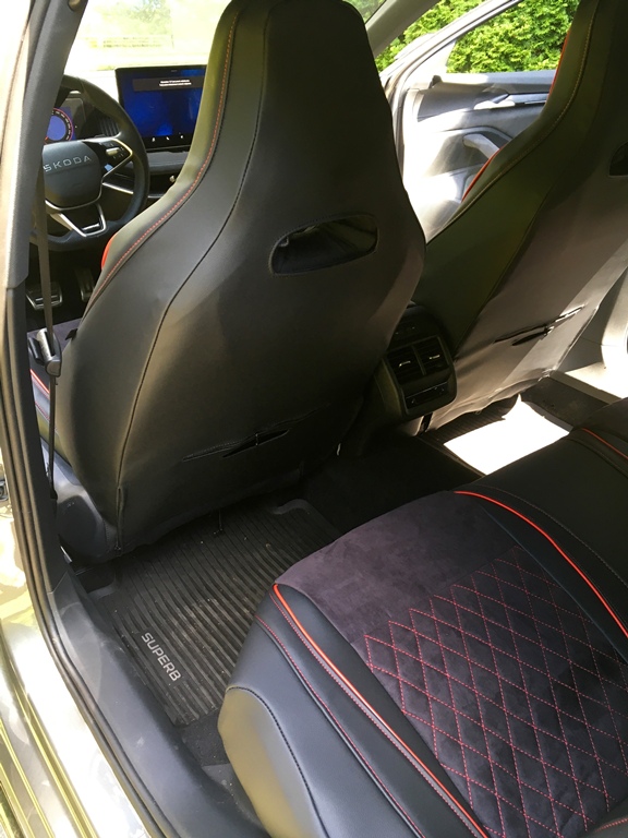 Autopotahy ŠKODA OCTAVIA IV SPORTLINE, RS, od r. 2020, AUTHENTIC LEATHER CARO červené