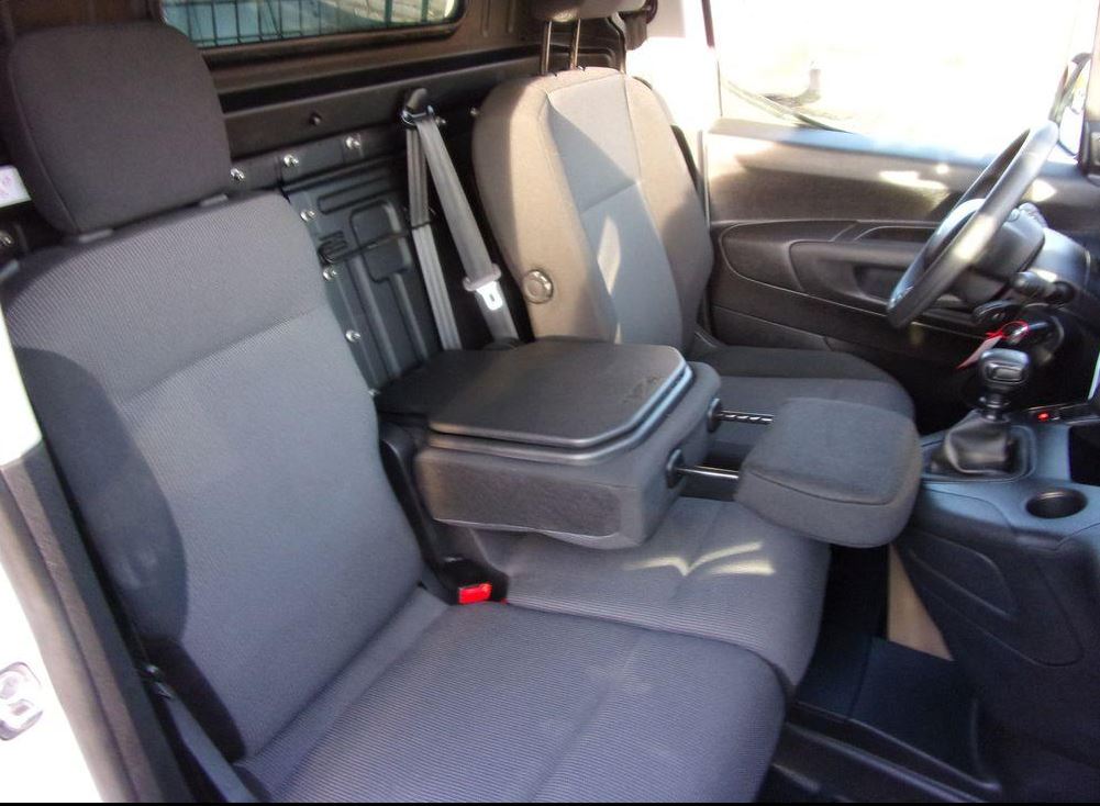 Autopotahy PEUGEOT PARTNER VAN, 3 MÍSTA, 1+2, od r. 2018, Elegance černé