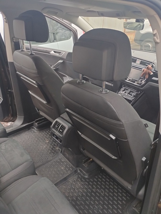 Autopotahy Volkswagen Touran II, 5 MÍST, SE STOLKY, od r. 2010-2015, šedo černé