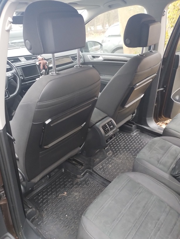 Autopotahy Volkswagen Touran II, 5 MÍST, SE STOLKY, od r. 2010-2015, šedo černé